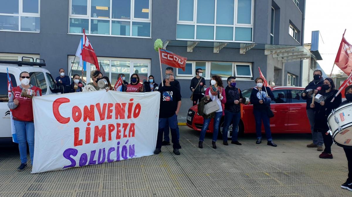 Cazolada por un convenio digno no sector de limpeza de edificios da provincia da Corua (5-3-2021)