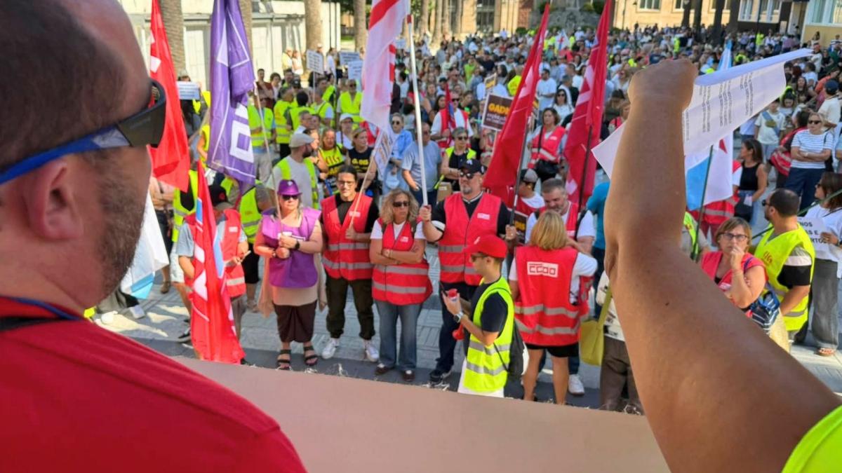 Multitudinaria manifestación da Coruña en defensa dun convenio xusto para o comercio de alimentación (20/9/2026)