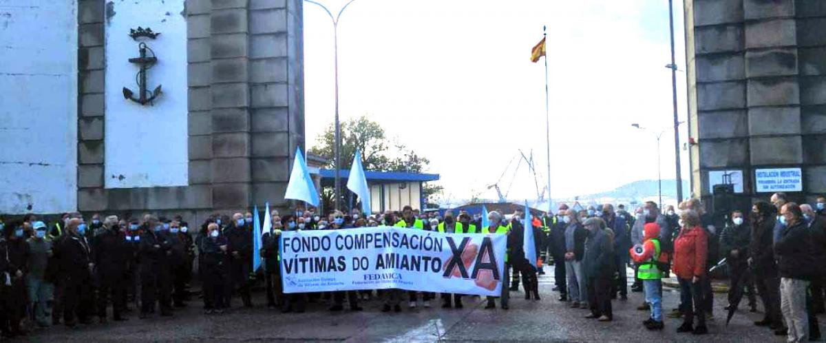 Concentración diante de Navantia-Ferrol para esixir un fondo de compensación ás vítimas do amianto