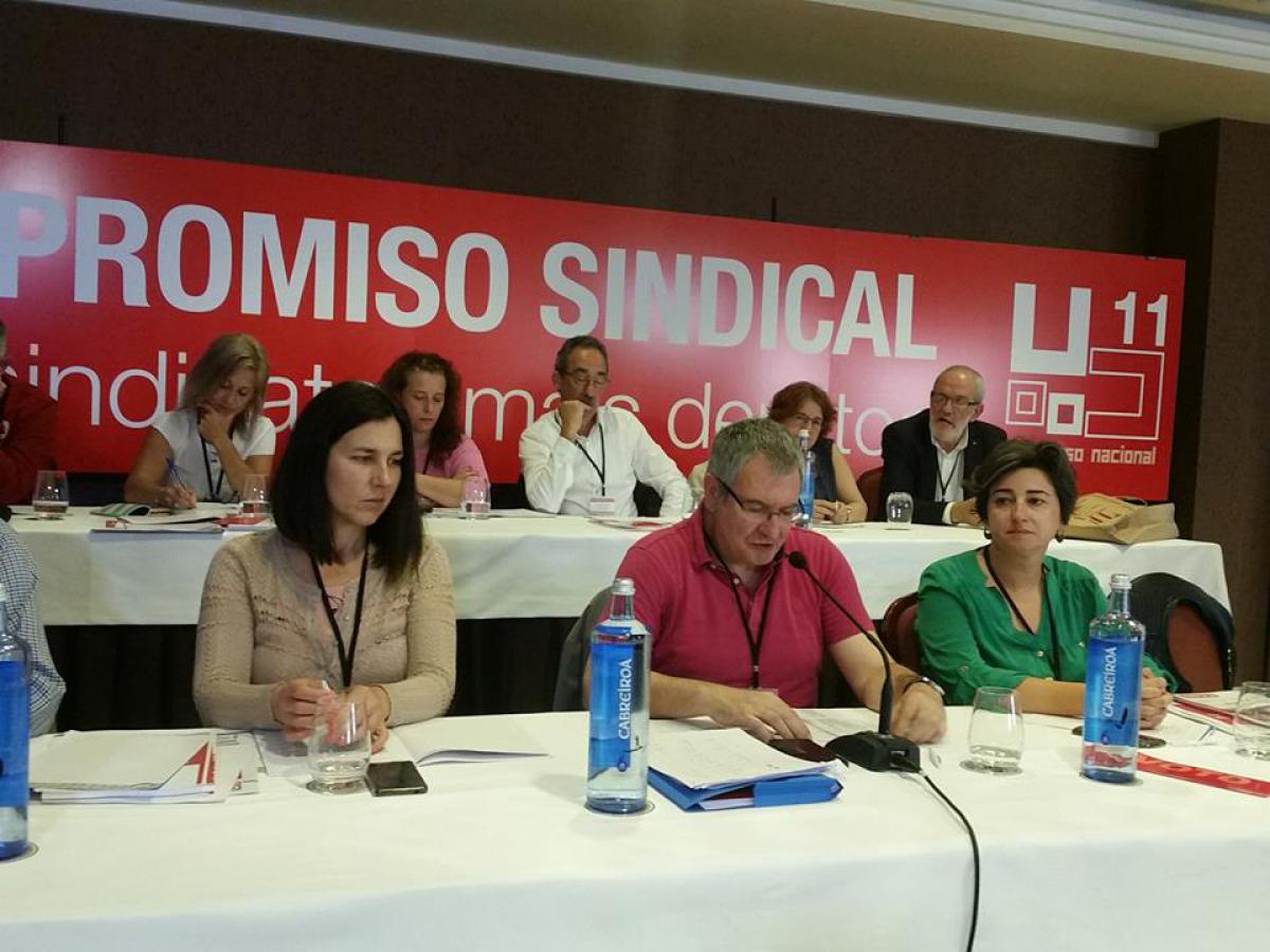 Demetrio Vzquez, no centro, intervn ante o plenario do Congreso
