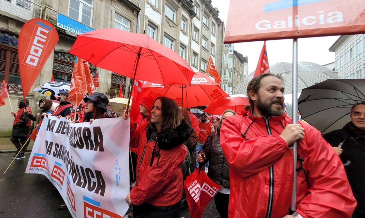Representantes de CCOO na manifestación deste domingo.