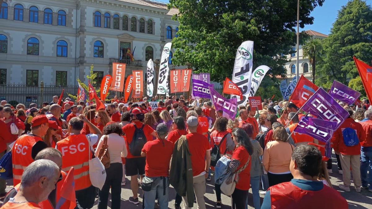 Concentración de empregadas e empregados públicos fronte á sede da Xunta de Galicia (10/6/2026)