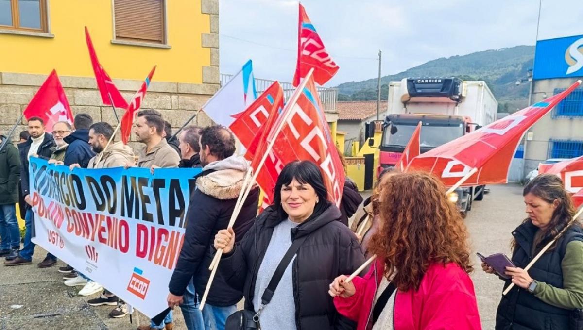 Protesta ante Recambios Ochoa, este martes.