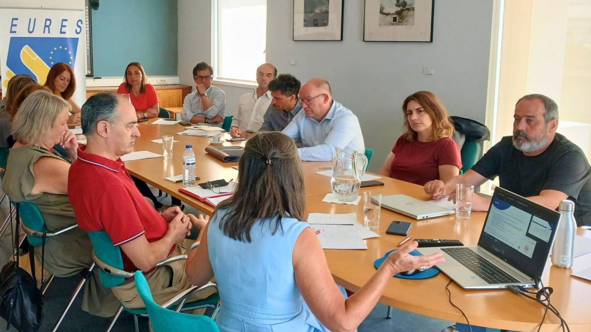 Primeiro pola dereita, Carlos Pérez, representante de CCOO na reunión do EURES en Valença