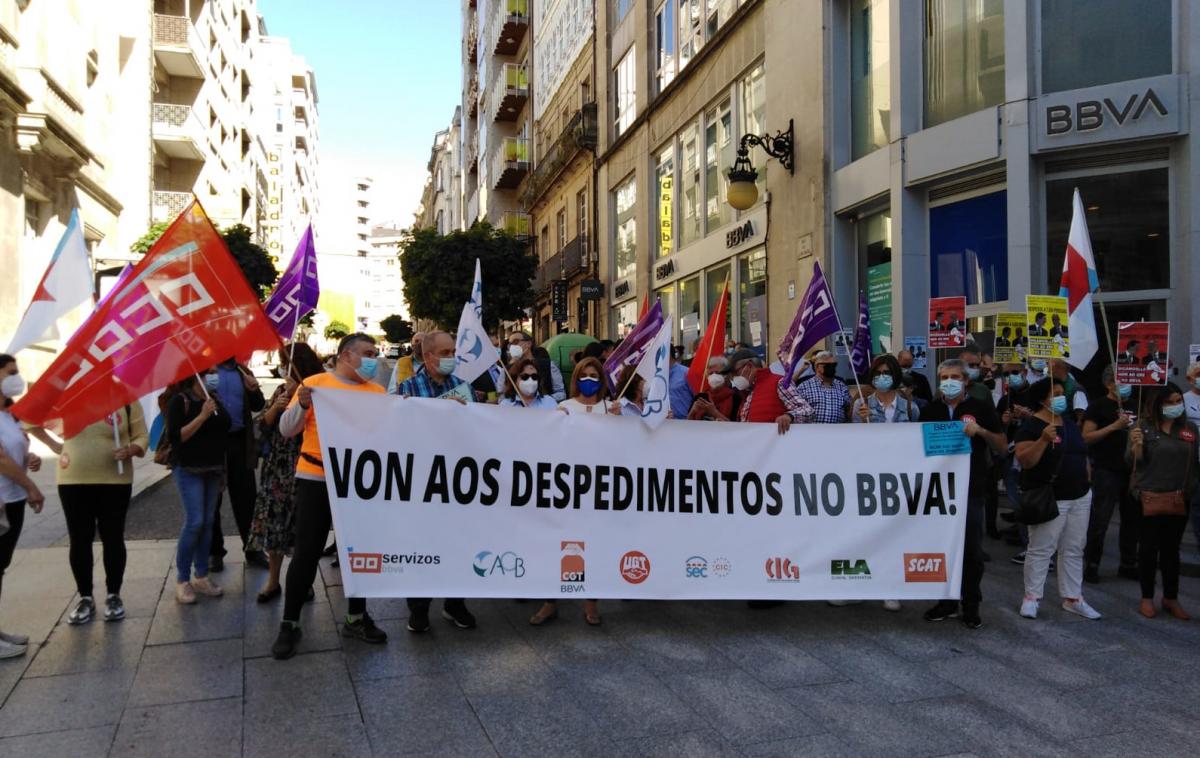 Concentracin fronte a unha oficina do BBVA en Ourense (19/5/2021)