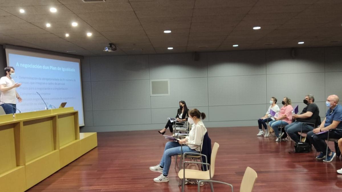 Obradoiro en Vilagarca de Arousa do Gabinete de Igualdade de CCOO