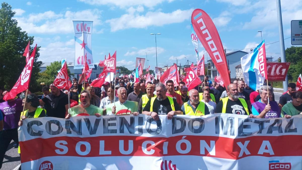 Manifestacin do sector do metal da provincia de Lugo, manifestndose desde A Campia ata a sede da patronal (23/5/2023)