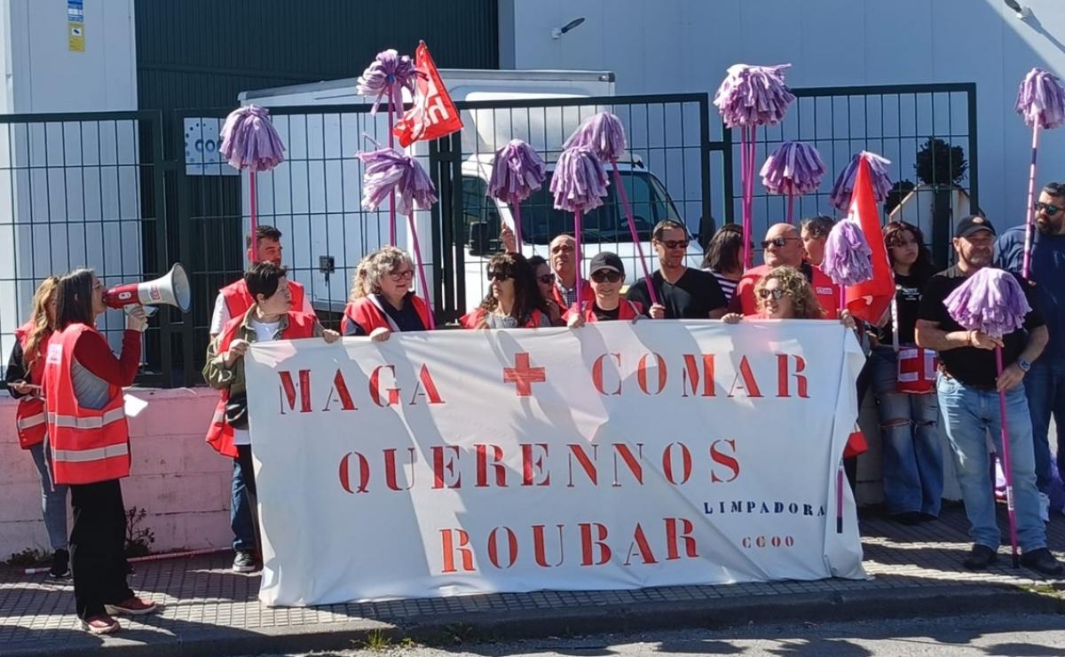 Concentración ante Comar polos despedimentos en Magar.