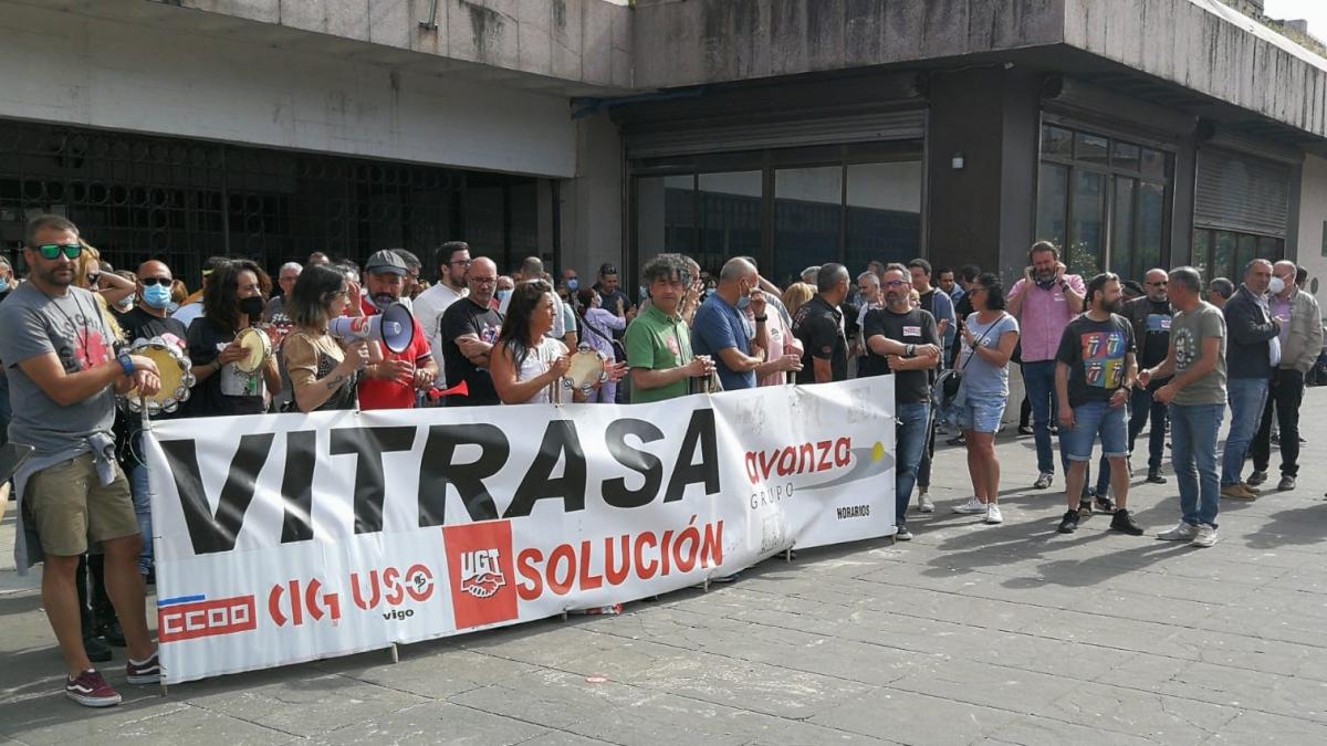 Concentración diante do Concello de Vigo en defensa das condicións laborais na empresa Vitrasa