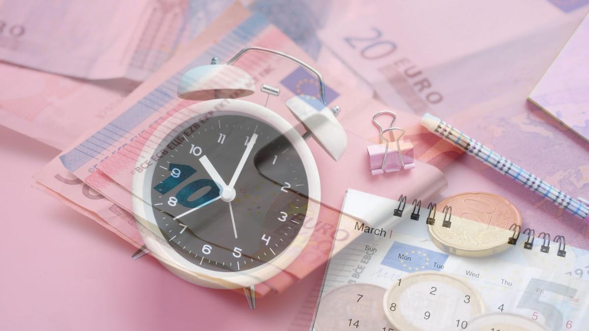 CCOO lembra que as horas extras han ser aboadas consonte a lexislación | Foto: Canva.com