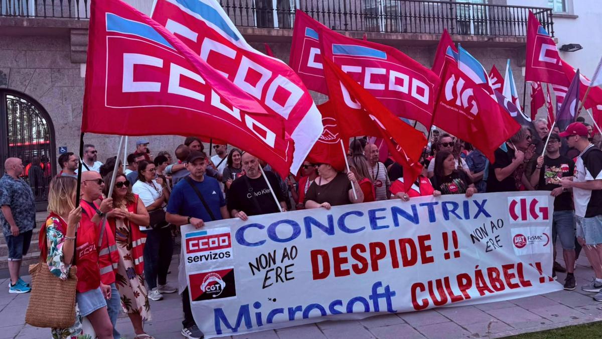 Concentración do persoal de Concentrix diante da Delegación do Goberno na Coruña (15/7/2026)