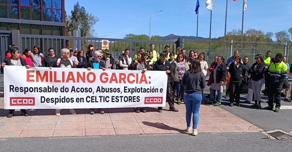 A presidenta do comité, Paula Abal, diríxese aos seus compañeiros de Celtic Estores.