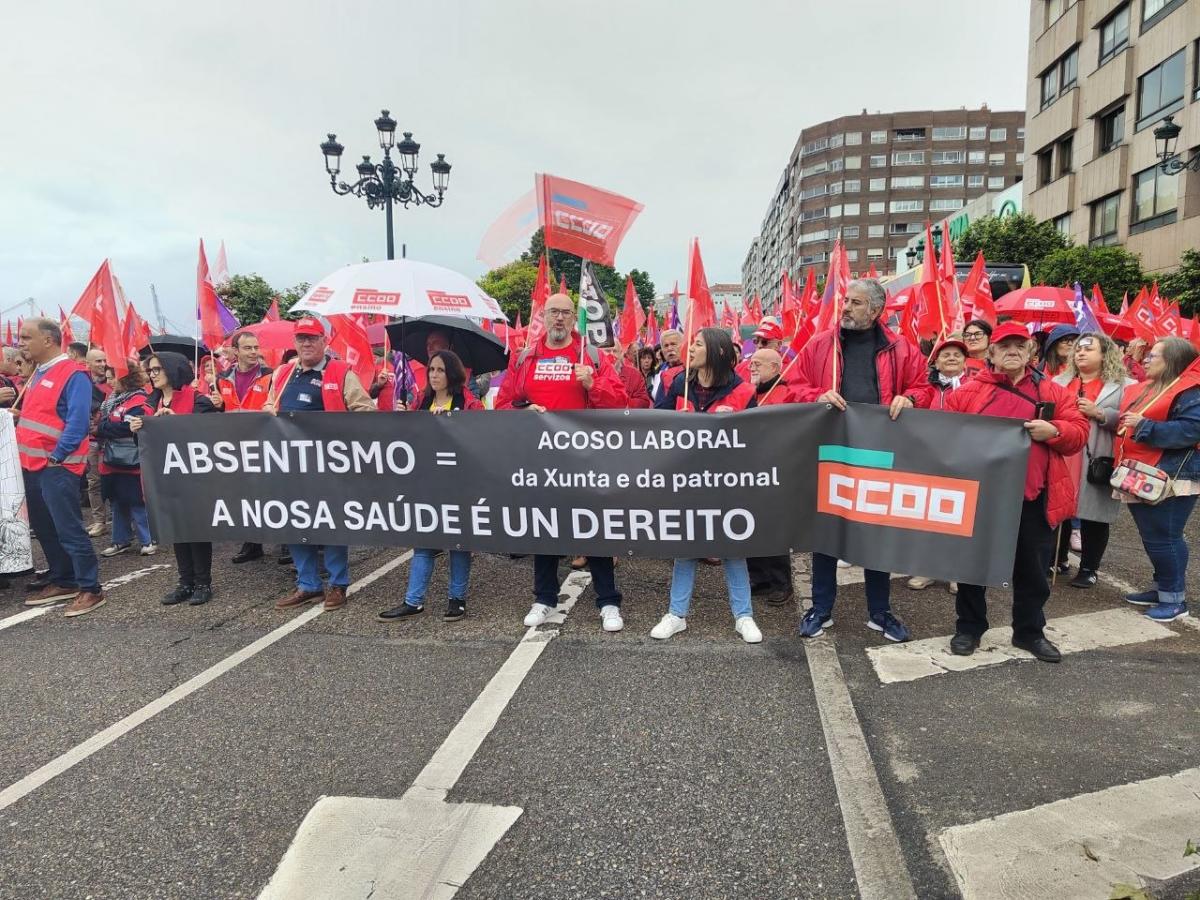 Asemblea 12 de Maio, concentración sede empresarios Vigo.