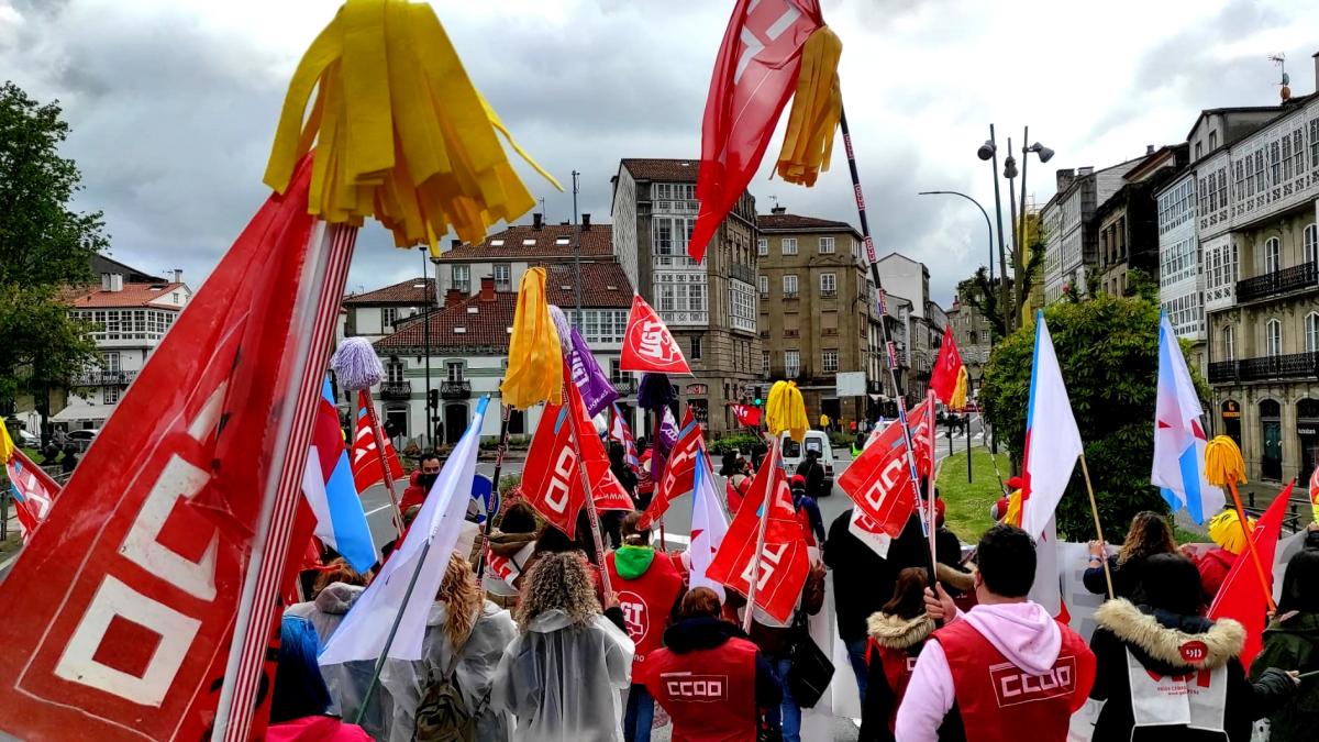 Manifestacin en Santiago de Compostela por un convenio xusto no sector de limpeza de edificios da provincia da Corua (12/5/2021)