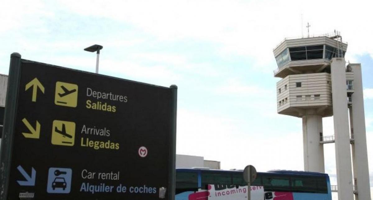 Torre de control dun aeroporto.