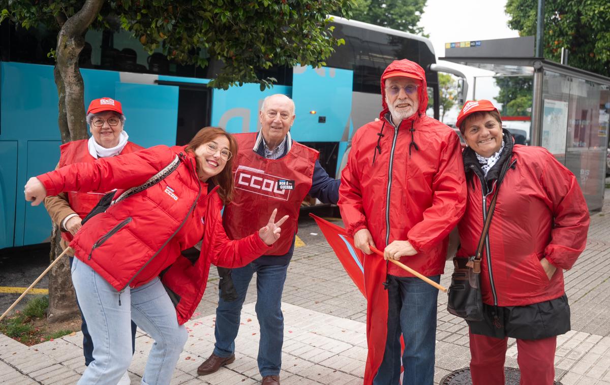 Asemblea 12 de Maio, concentración sede empresarios Vigo.