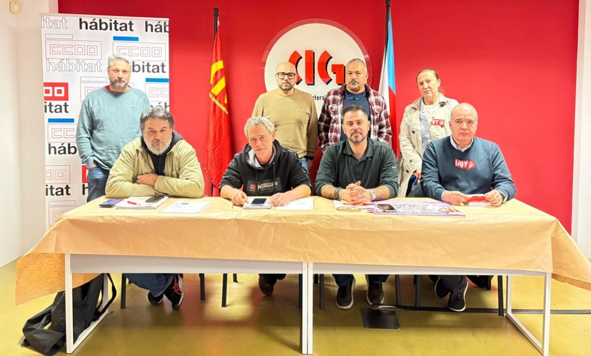 O comité de empresa da platna de Lousame, en rolda de prensa este xoves.