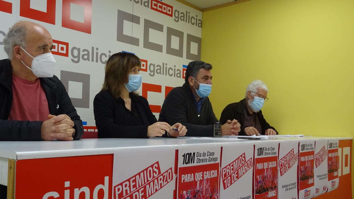 De esquerda a dereita, Santiago Daz, Yolanda Quinti, Ramn Sarmiento e Xan Mara Castro, na presentacin dos actos do Da da Clase Obreira Galega