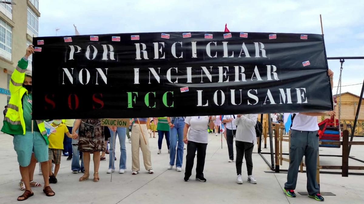 Manifestacin do persoal de FCC en defensa da reciclaxe de residuos (29/8/2021)