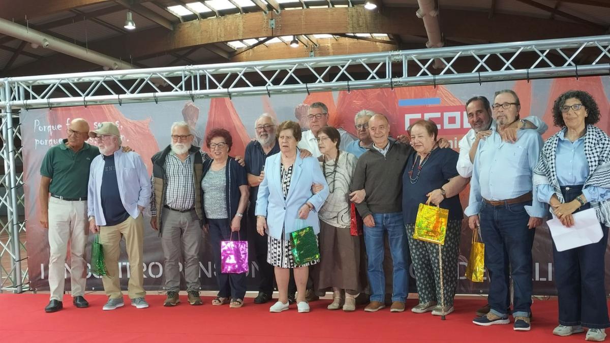 Afiliados e afiliadas homenaxedadas no primeiro encontro galego da Federación de Pensionistas de CCOO