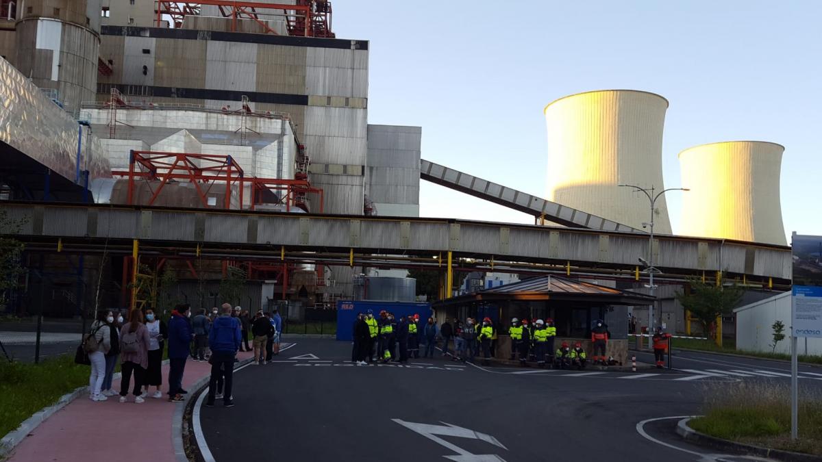 Corte do acceso á central de Endesa e de ciclo combinado (16/7/2021)