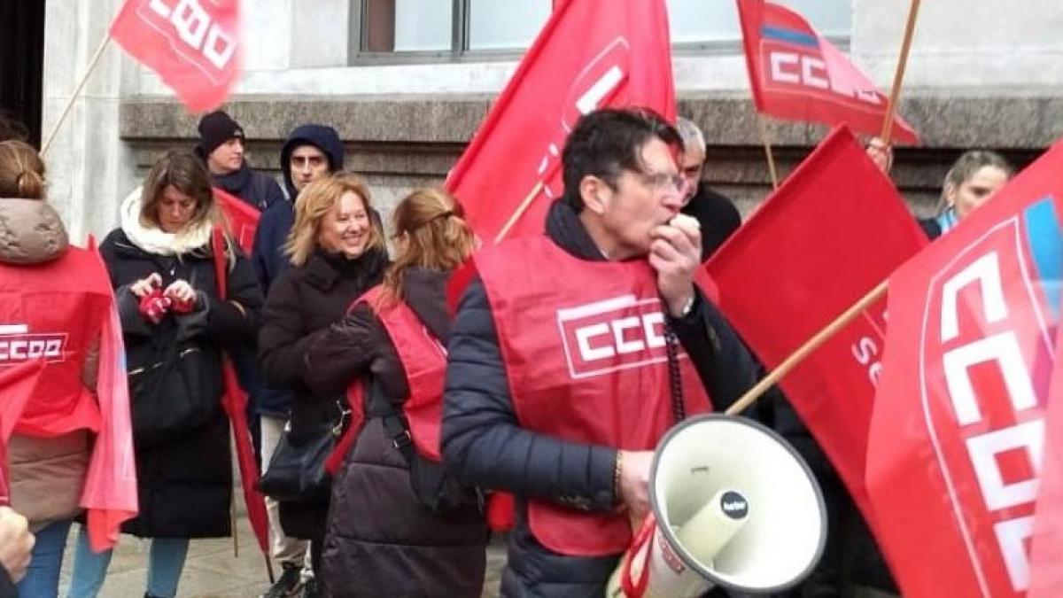 En primeiro termo, Jorge Villarino, responsable do sector Financeiro de CCOO-Servizos