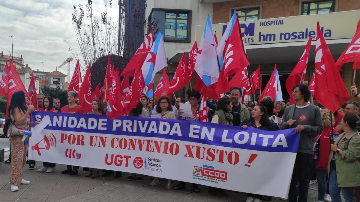 Concentracin diante do hospital HM Rosaleda, en Santiago de Compostela (27/9/2023)