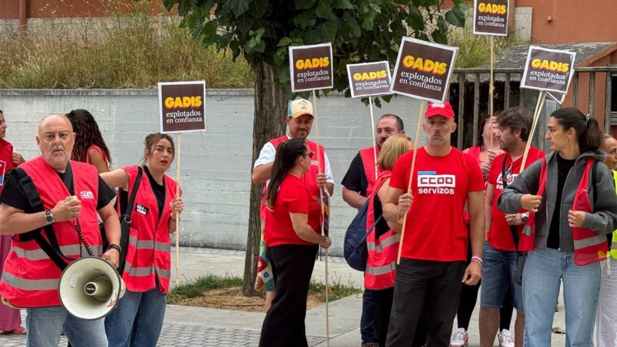 Concentración diante do SMAC da Coruña para rexeitar a reclamación millonaria de Gadis (20/7/2026)