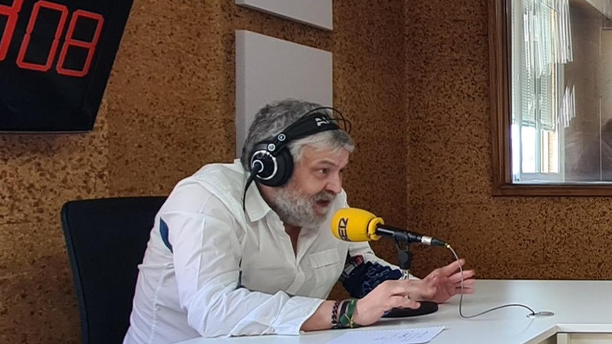 Pepe Seijo durante un debate nas instalacins de Radio Lugo | Foto: Radio Lugo