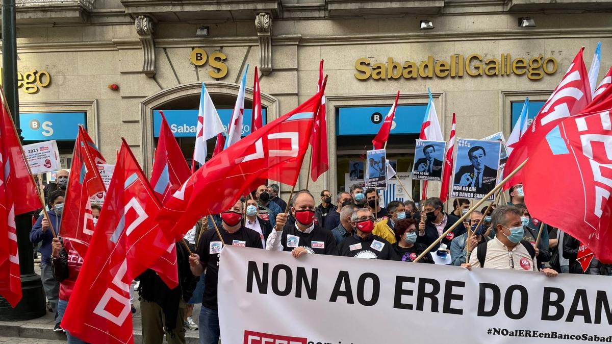 Concentracin contra o ERE no Banco Sabadell (Vigo, 30/9/2021)