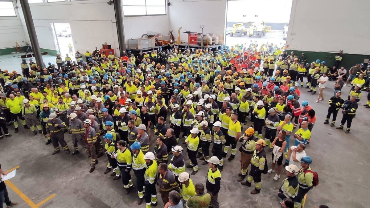 Asemblea de persoas traballadoras da industria auxiliar de Ferrol (xullo de 2026).