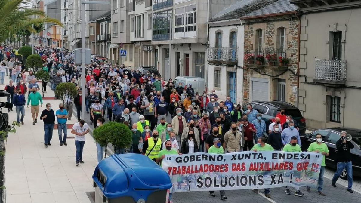 Manifestacin na vila das Pontes para esixir solucins tras o peche da trmica de Endesa (30/6/2021)