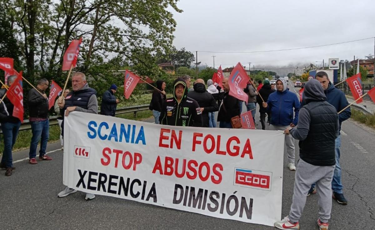 Persoal de Scania Ponteareas, este luns, día 20.