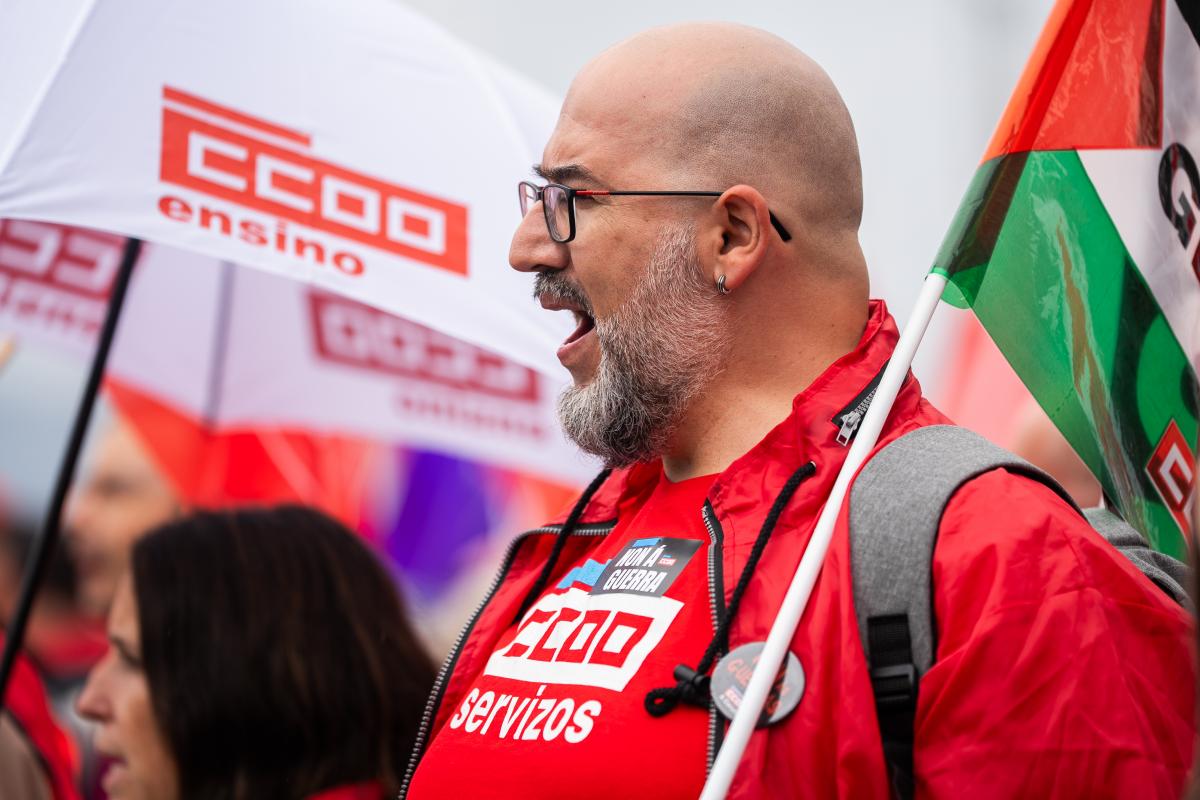 Asemblea 12 de Maio, concentración sede empresarios Vigo.