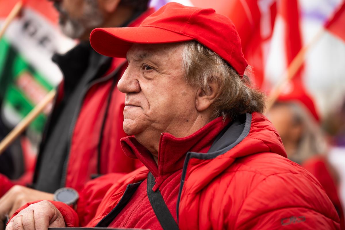 Asemblea 12 de Maio, concentración sede empresarios Vigo.