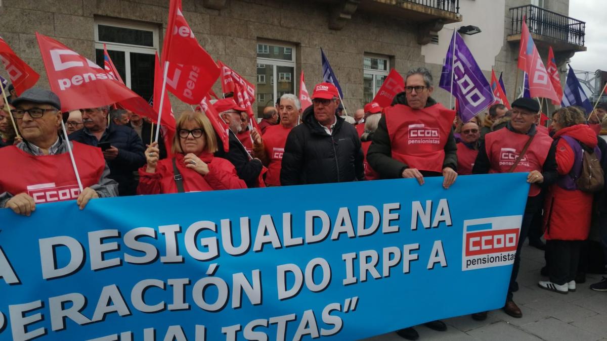 Concentracin diante da Delegacin do Goberno en Galicia para esixir xustiza na devolucin do IRPF dos antigos mutualistas (A Corua, 20/2/2025)