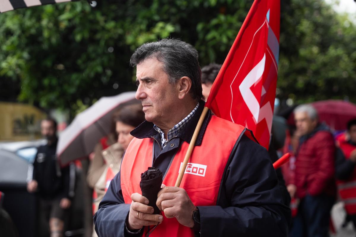 Asemblea 12 de Maio, concentración sede empresarios Vigo.