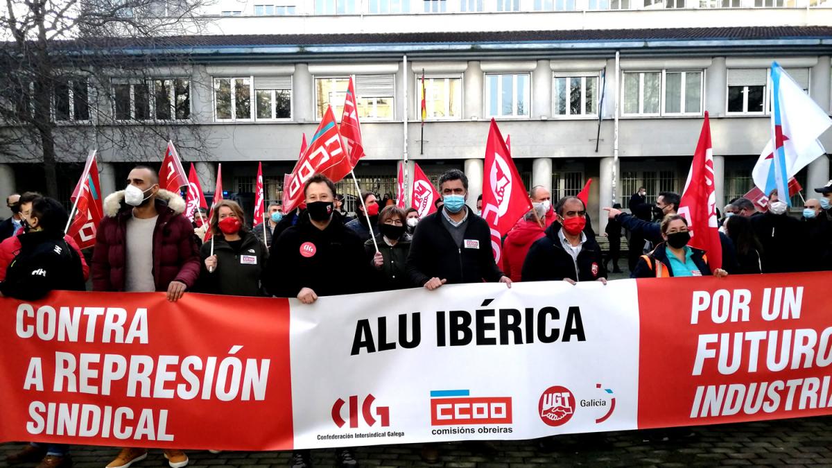 Concentracin na Corua contra a represin sindical en Alu Ibrica (26-2-2021)