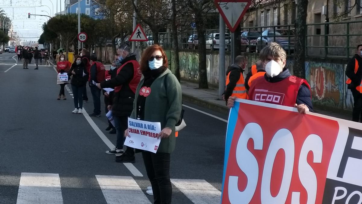 Cadea humana entre Ferrol e Narn