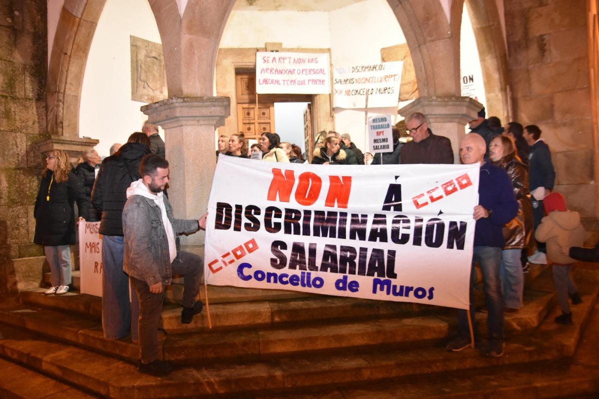 Protesta d@s traballador@s as portas do Concello