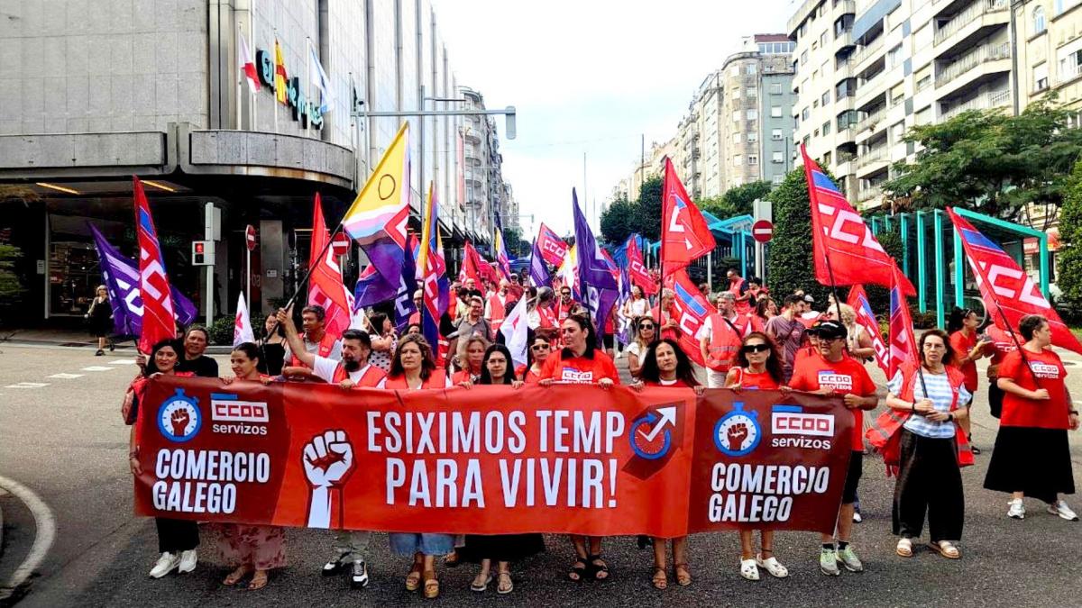O persoal do comercio reclama «máis tempo para vivir» e rexeita a apertura en domingos e festivos
