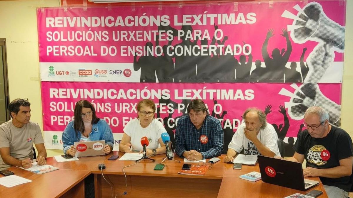 Na fotografía, representantes sindicais do ensino concertado