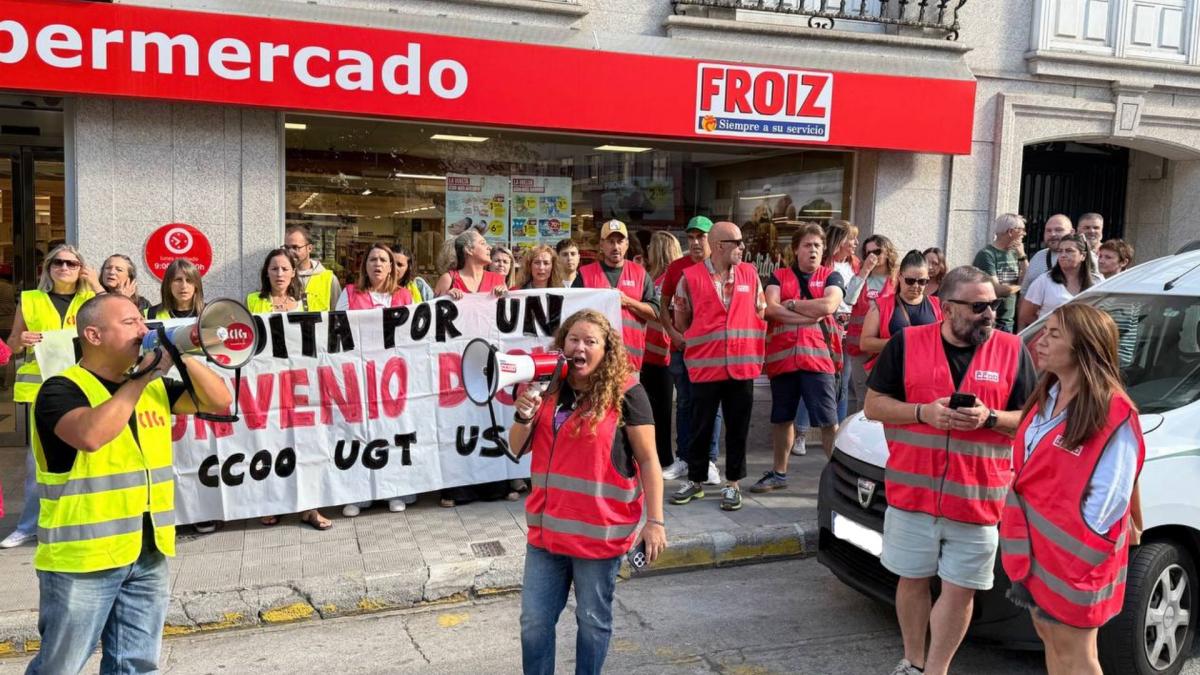 Concentración do comercio de alimentación diante dun establecemento Froiz na comarca de Ferrol (15/9/2026)