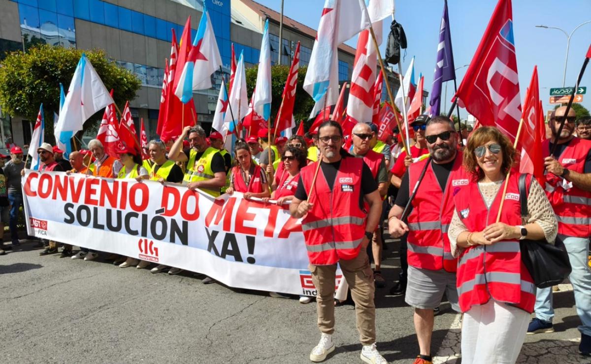 Cabeceira da manifestación, este mércores na Coruña.