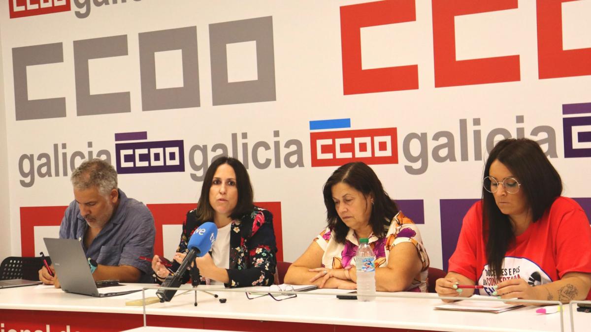 De esquerda a dereita: Borja Campos Seijo, secretario de Ensino Público Non Universitario; Noelia Sánchez Vaamonde, secretaria xeral de CCOO-Ensino; María Burke Gerpe, secretaria de Persoal de Apoio Educativo; e Tania Alonso Soto, secretaria de Ensino Privado e Servizos Socioeducativos.