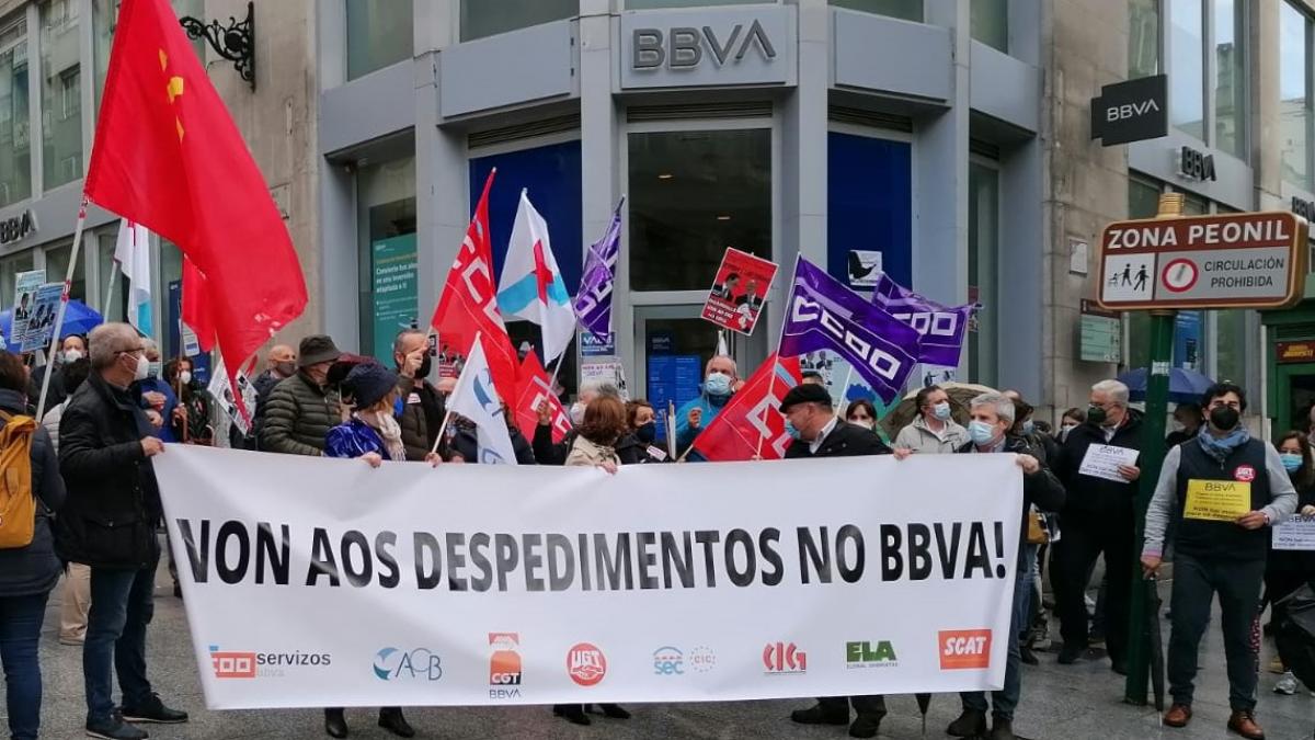 Concentracin en Ourense contra o ERE no BBVA (10/5/2021)