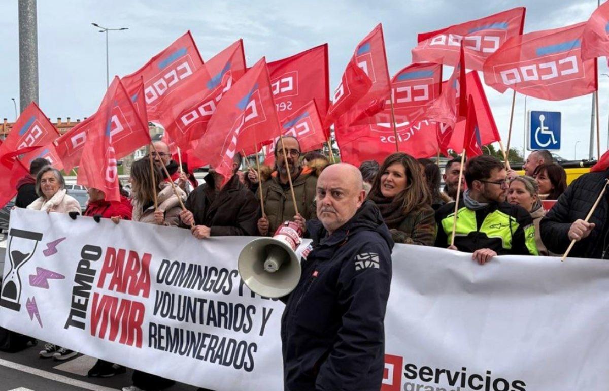 Juan Zas, durante a protesta desta mañá na Coruña.
