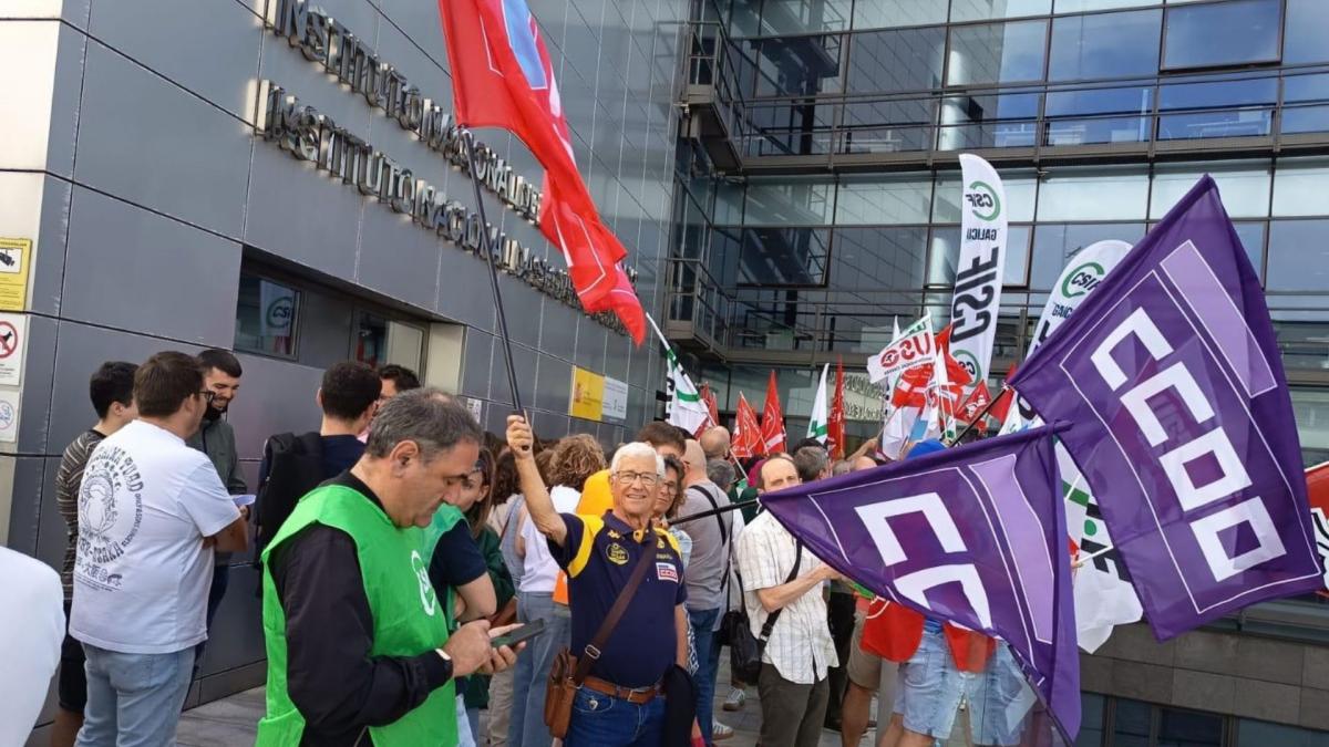 Concentración do persoal da Seguridade Social fronte á Dirección Provincial do INSS da Coruña