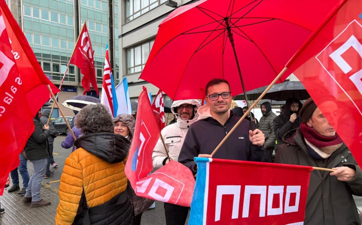 Delegados de CCOO, nunha das numerosas concentracións no conflito do trnasporte de viaxeiros da Coruña.