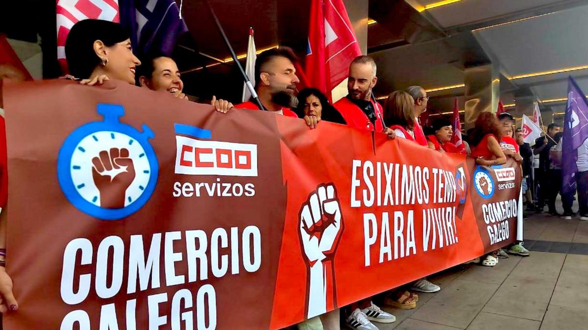 O persoal do comercio reclama «máis tempo para vivir» e rexeita a apertura en domingos e festivos